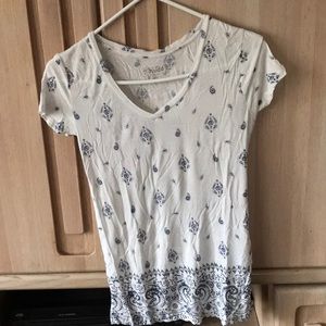 White tee shirt with dark blue design